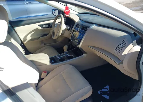 2015 Nissan Altima 2.5 S из США, поврежденный, VIN 1N4AL3AP2FC225610